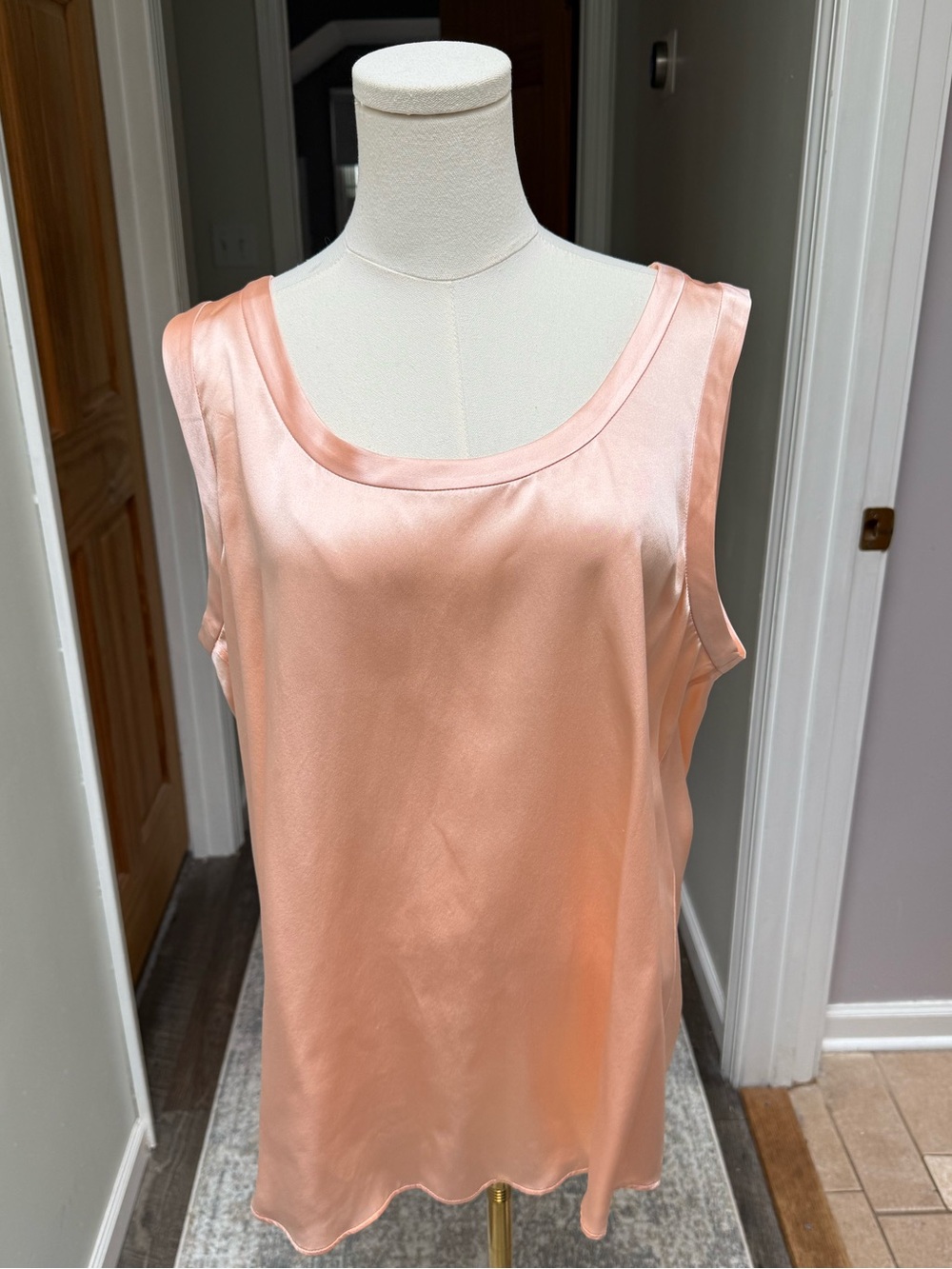 Lafayette 148 New York reversible silk tank in peach color